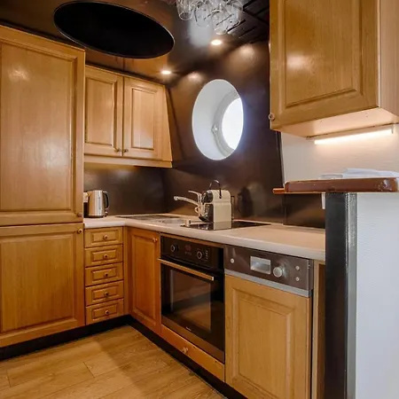 Verdun - Duplex - Two Bedrooms - Centre Apartment *